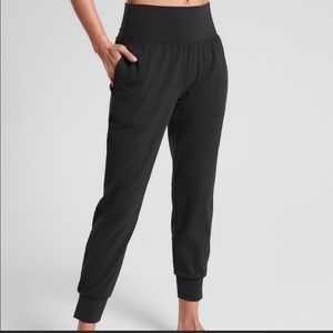 ATHLETA Salutation Cruise Jogger